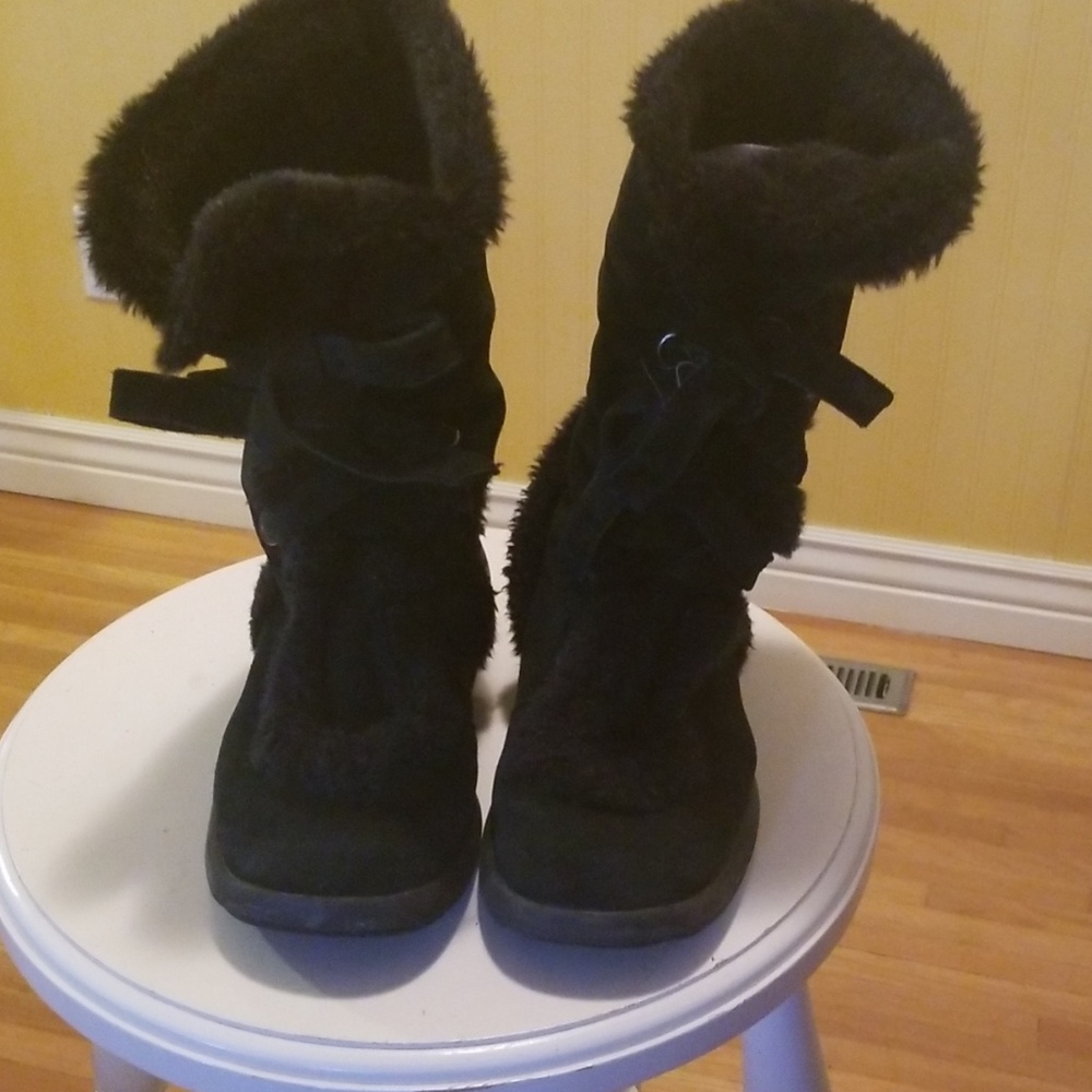 Aerosoles faux fur lace up boot
